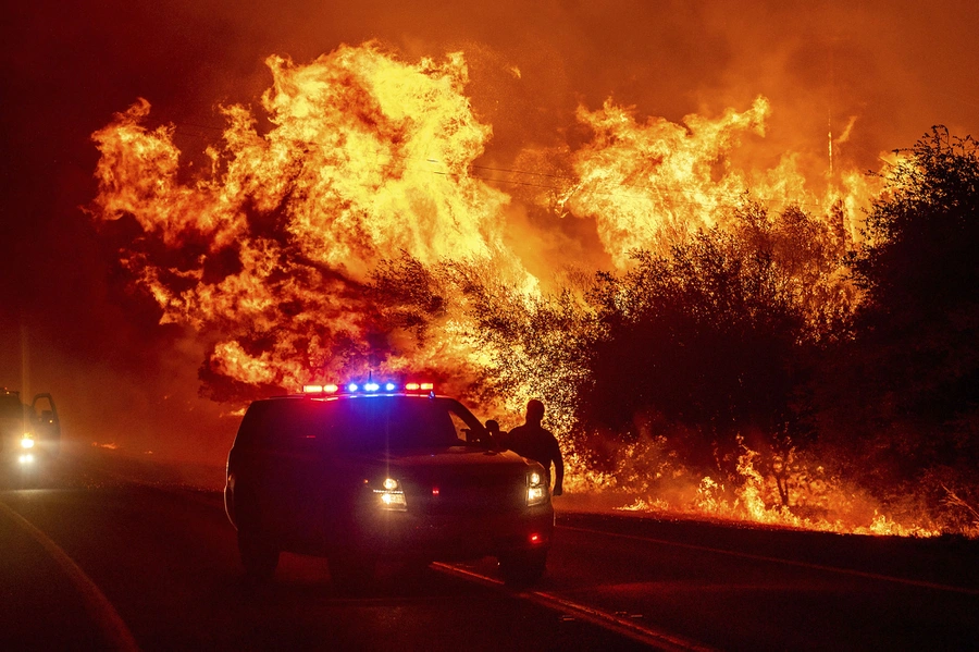 The+large+amount+of+California+wildfires+have+set+a+new+record.+Both+photographs+show+the+effects+of+the+Bear+Fire%2C+in+Oroville%2C+California.